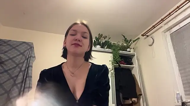 LaineYonker stripchat live cam model