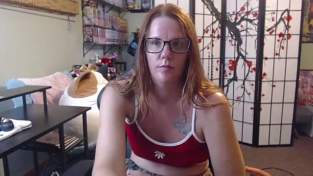 Sarahtineke stripchat live cam model