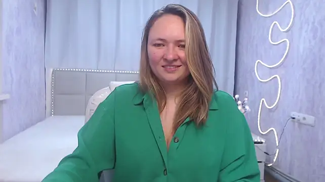 SallyVerda stripchat live cam model