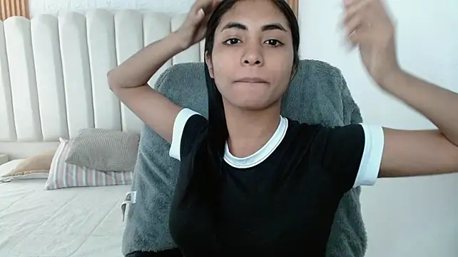 shaneelle stripchat live cam model