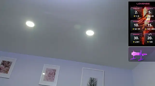 Issys_milf stripchat live cam model