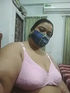 momo_loves stripchat live cam model