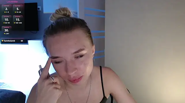 Emily_Hartt stripchat live cam model