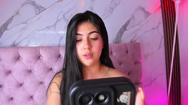 AbrilQuintana_ stripchat live cam model
