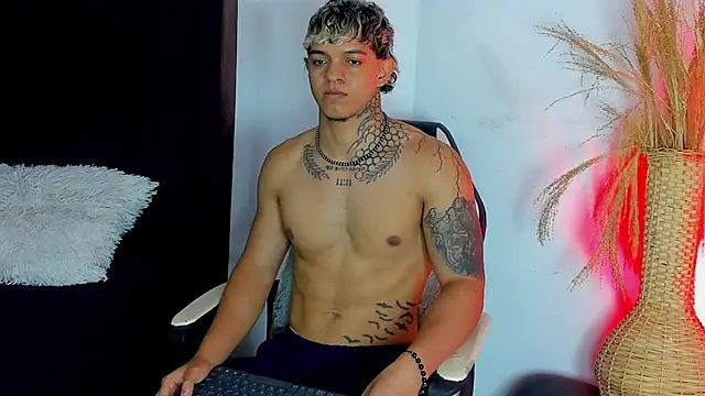 Noah__Browm stripchat live cam model