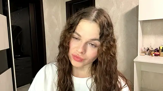 IlianaKaleel stripchat live cam model