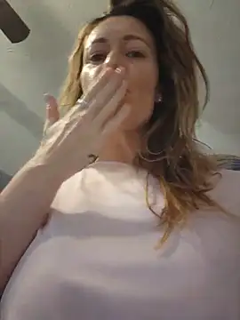 HollyTattoo stripchat live cam model