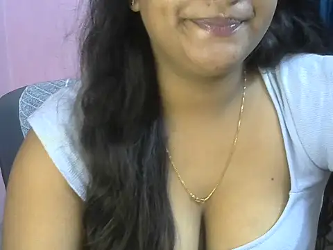 QUEEN-OF-QUEEN stripchat live cam model