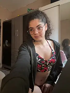 izumikarol stripchat live cam model