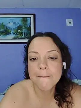 alyjonesoficiall stripchat live cam model