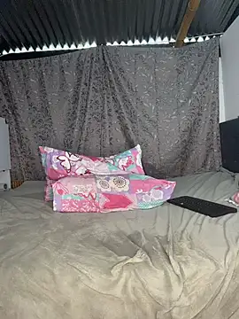 Soe_Lara stripchat live cam model