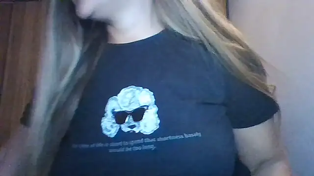 Evasapples stripchat live cam model