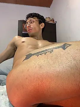 ApoloCruz stripchat live cam model