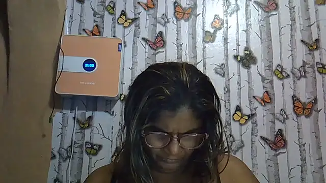 indianstrawberrylips4u stripchat live cam model