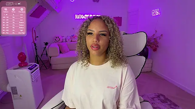 RomyIndyXXX stripchat live cam model