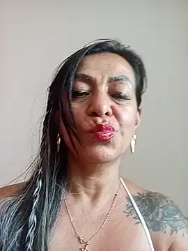 awezomepenelope stripchat live cam model