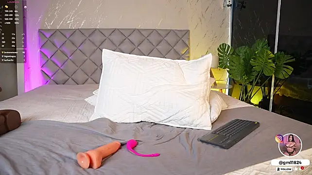 EmilyJonss_ stripchat live cam model