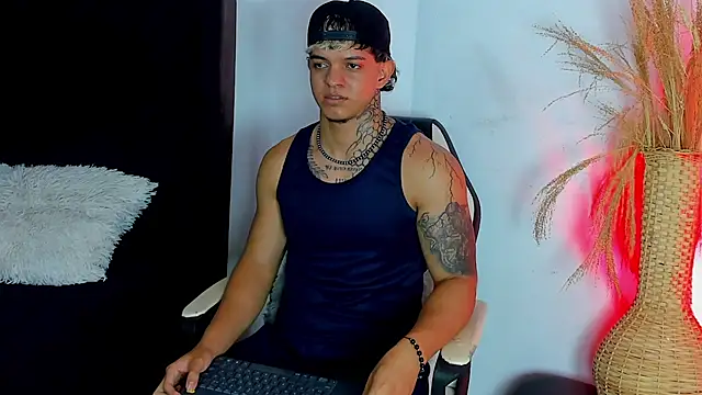Noah__Browm stripchat live cam model