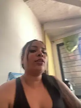 MarianaaSantos stripchat live cam model