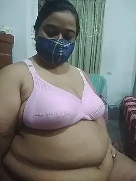 momo_loves stripchat live cam model