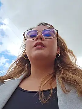 Mari-98 stripchat live cam model