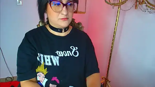 kiara-voss stripchat live cam model