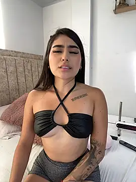 EmiilyEvans_ stripchat live cam model