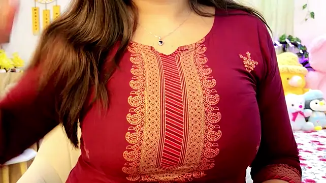 thyAanvi stripchat live cam model