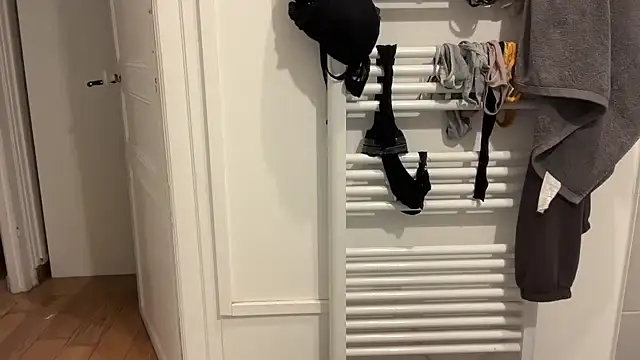nanaisbackk stripchat live cam model