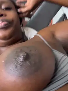 Dulceyesi stripchat live cam model