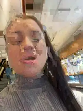 vivialee stripchat live cam model