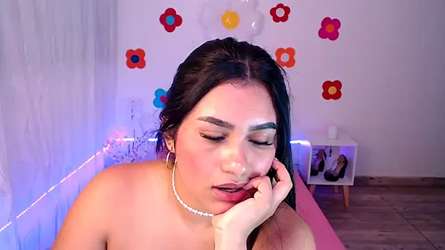 Sami-Queen stripchat live cam model