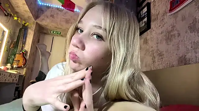 ShuSchauf stripchat live cam model