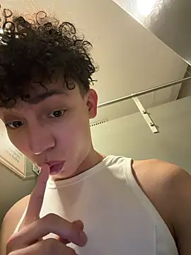 yoursexyjose stripchat live cam model
