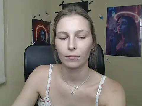 StrangerGi stripchat live cam model