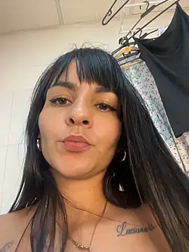 LuxeBrunetteXXX stripchat live cam model
