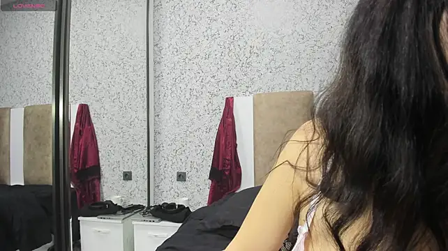 Miilaa stripchat live cam model
