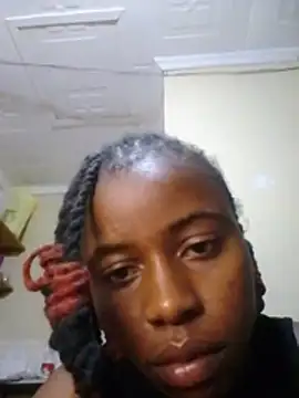 PrettyNoela stripchat live cam model