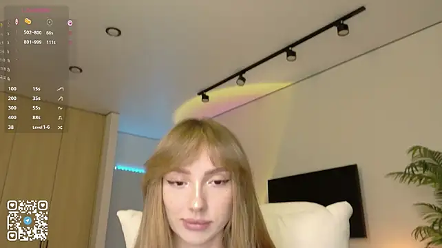 Lunainnk stripchat live cam model