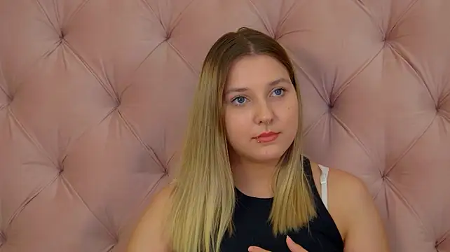 TinnaBurton stripchat live cam model