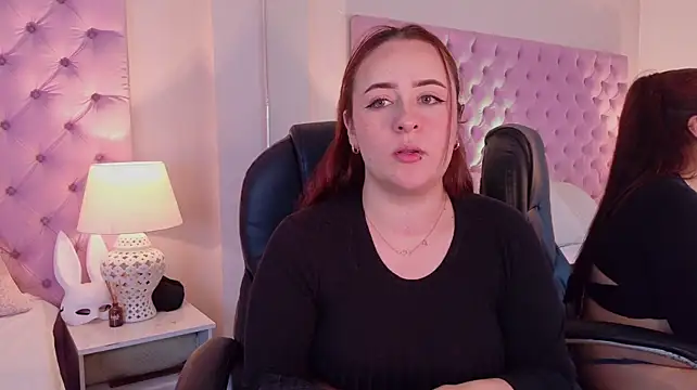 FoxieNova stripchat live cam model