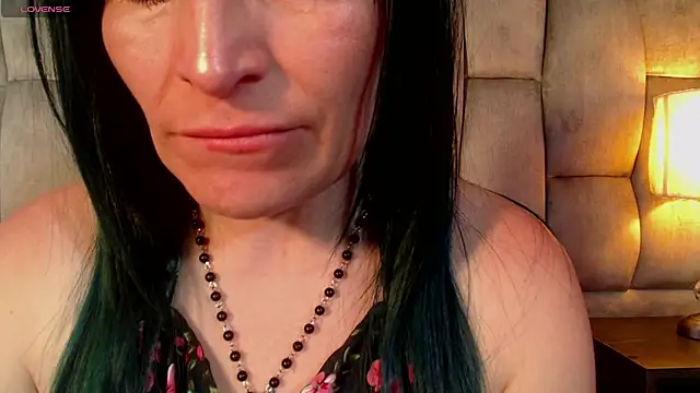 alicia_moom stripchat live cam model