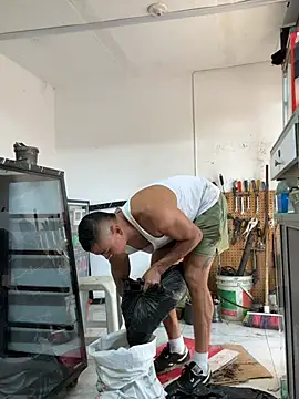 Paul22cm- stripchat live cam model