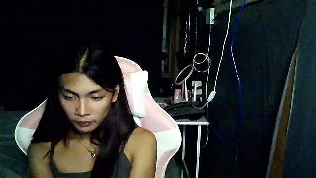 hottieandrea stripchat live cam model