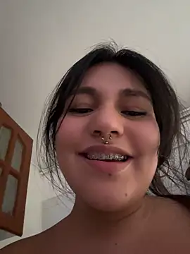 Emily_Gomezz stripchat live cam model