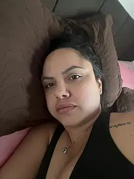 Nandaa02 stripchat live cam model