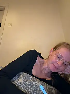 jannis1992 stripchat live cam model