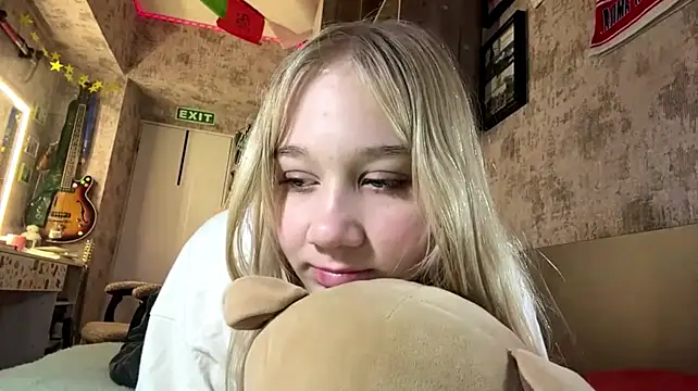 ShuSchauf stripchat live cam model