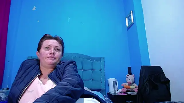 carolinhe26 stripchat live cam model