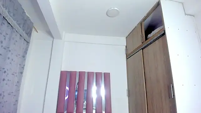 sarahnanksdoll stripchat live cam model